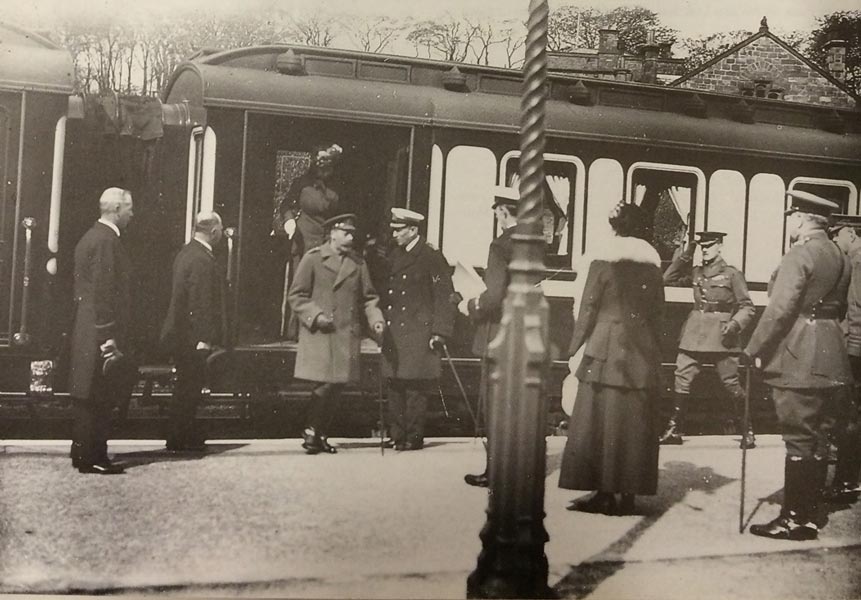 King-George-Visits-Abbey-Station
