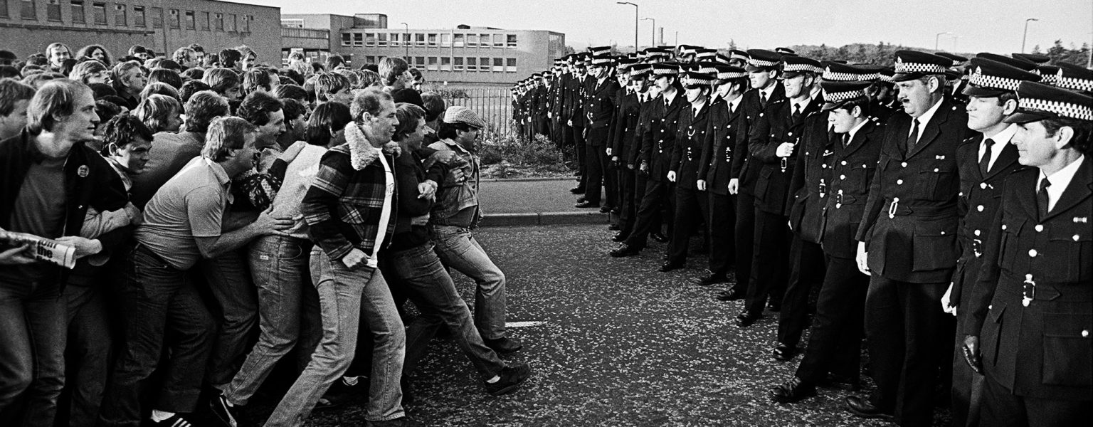 Miners’ Strike 1984 mass picket confronting police lines, Bilston Glen. Norman Strike at the front of a mass picket, Scotland. © John Sturrock_reportdigital.co.uk